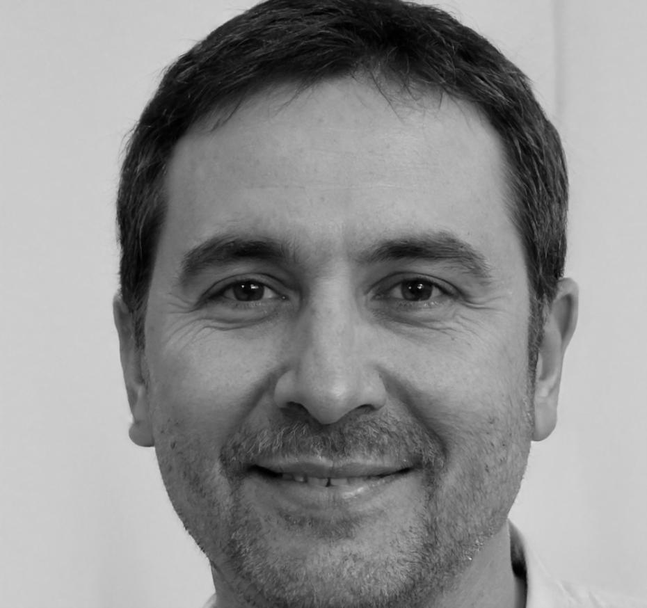 Retrato profesional de Aurelio Vázquez